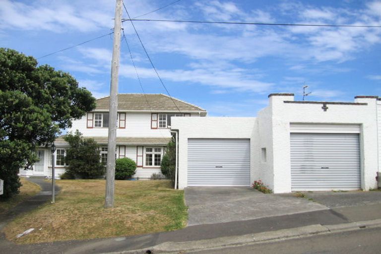 Photo of property in 7 Milne Terrace, Island Bay, Wellington, 6023
