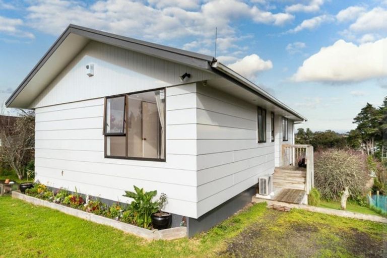 Photo of property in 3/10 Westward Ho, Glen Eden, Auckland, 0602