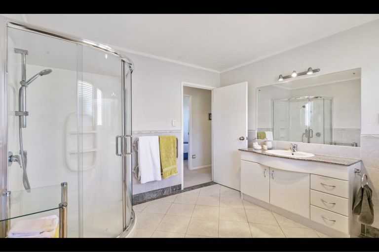 Photo of property in 19 Gwenand Place, Botany Downs, Auckland, 2010