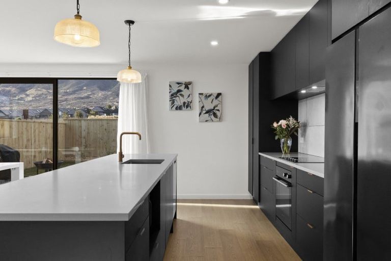 Photo of property in 43 Spur Ridge Rise, Jacks Point, 9371