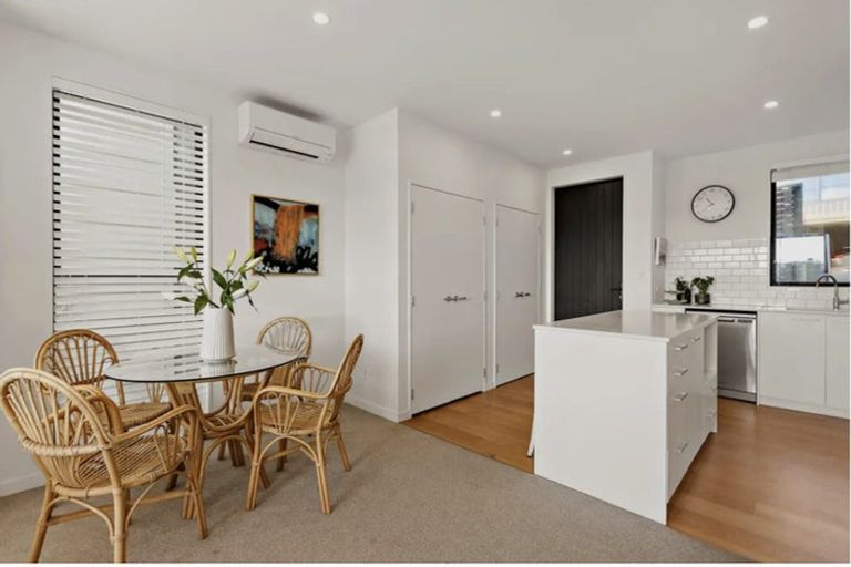 Photo of property in 8/52 High Street, Island Bay, Wellington, 6023