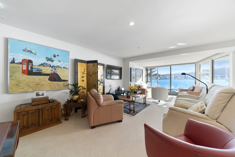 Photo of property in 318 Oriental Parade, Oriental Bay, Wellington, 6011