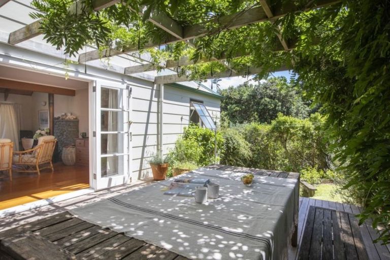 Photo of property in 51 Grand View Road, Leigh, 0985