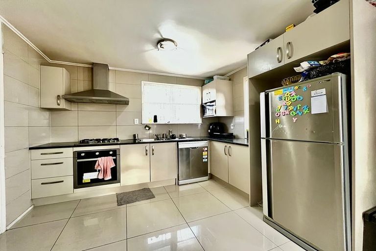 Photo of property in 42 Great South Road, Papatoetoe, Auckland, 2025