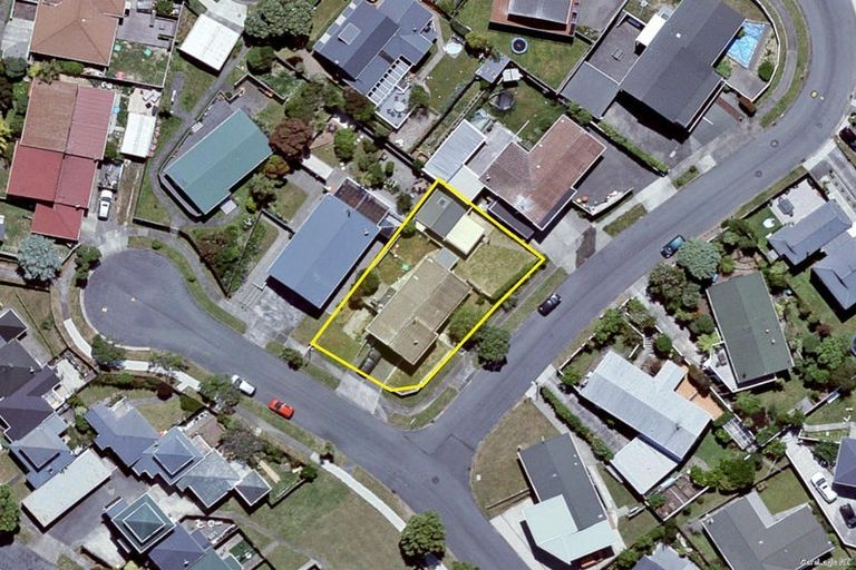 Photo of property in 5 Arahanga Grove, Maupuia, Wellington, 6022