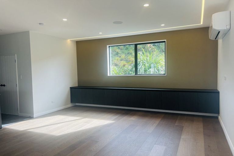 Photo of property in 8 Kumukumu Road, Long Bay, Auckland, 0630