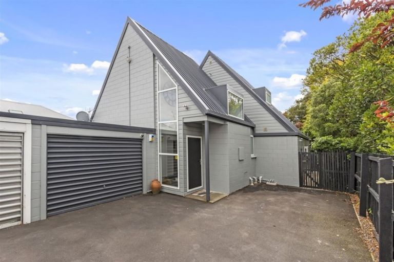 Photo of property in 98a Memorial Avenue, Ilam, Christchurch, 8053