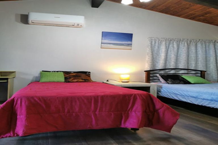 Photo of property in 40a Staincross Street, Green Bay, Auckland, 0604