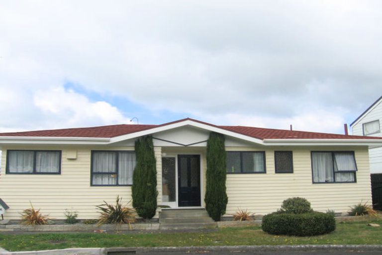 Photo of property in 10 Aramoana Place, Maupuia, Wellington, 6022