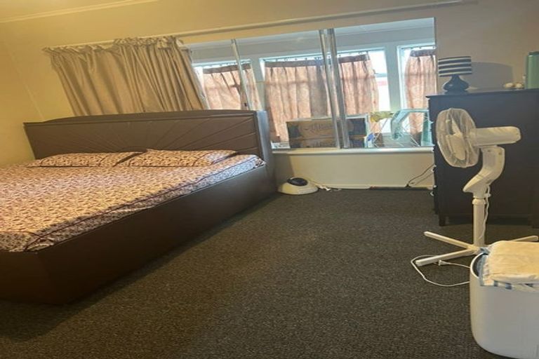 Photo of property in 1/115 Mcleod Road, Te Atatu South, Auckland, 0610