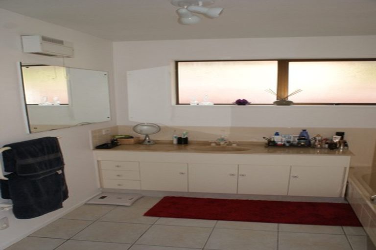 Photo of property in 20 Taupata Street, Redcliffs, Christchurch, 8081