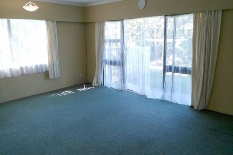 Photo of property in 74 Weatherly Road, Torbay, Auckland, 0630