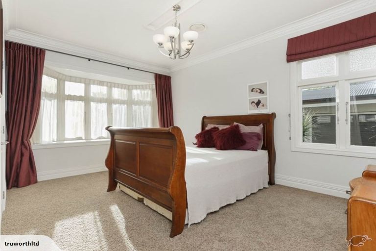 Photo of property in 186 Boord Crescent, Kumeu, 0891