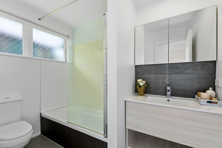 Photo of property in 1/48 Bond Crescent, Forrest Hill, Auckland, 0620