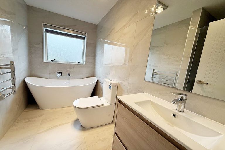 Photo of property in 7b Marco Place, Highland Park, Auckland, 2010