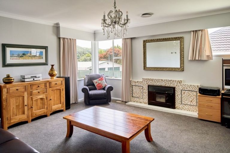 Photo of property in 10 Ngatitoa Street, Tawa, Wellington, 5028