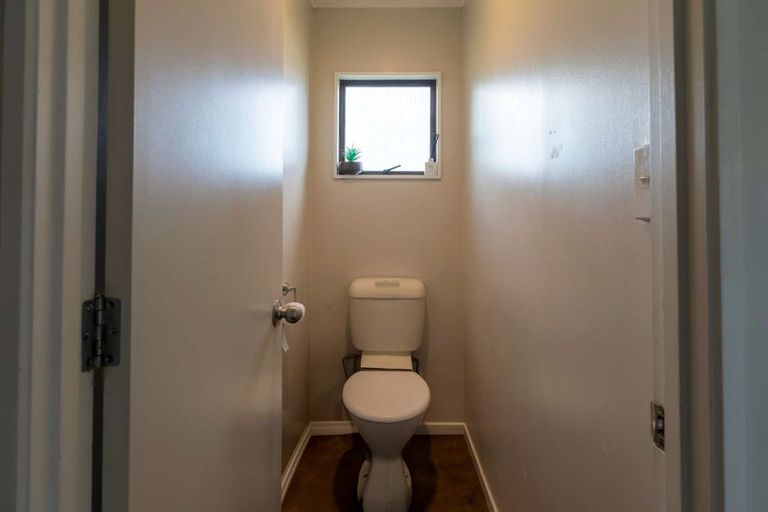 Photo of property in 2/23 Flaunty Place, West Harbour, Auckland, 0618