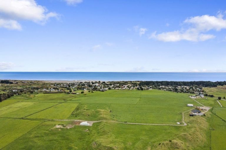 Photo of property in 41 Walkers Lane, Manakau, Levin, 5573