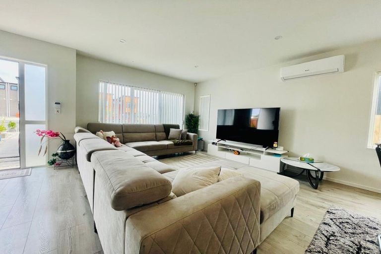 Photo of property in 5b Poruru Close, Papakura, 2110