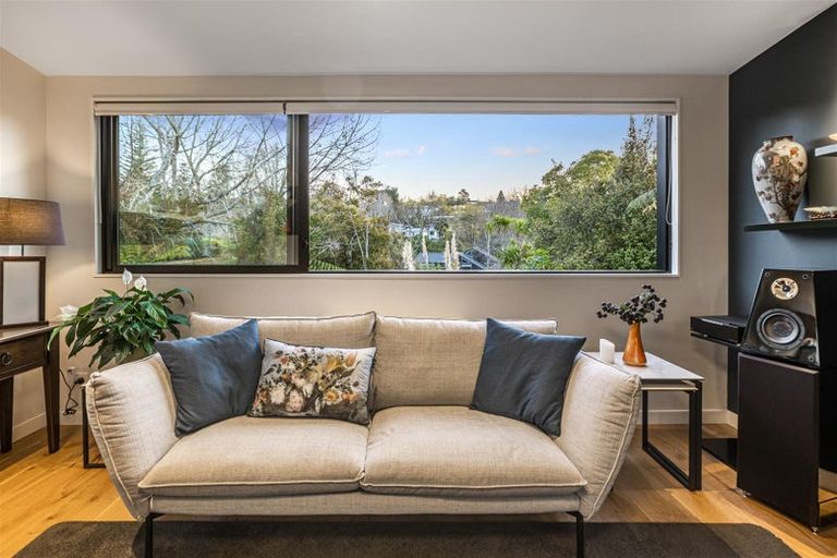 Photo of property in 2a Peter Terrace, Castor Bay, Auckland, 0620