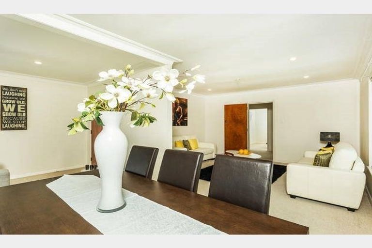 Photo of property in 34a Buscomb Avenue, Henderson, Auckland, 0610