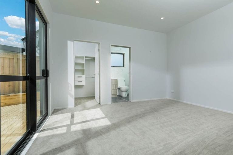 Photo of property in 62 Craigs Way, Hobsonville, Auckland, 0616