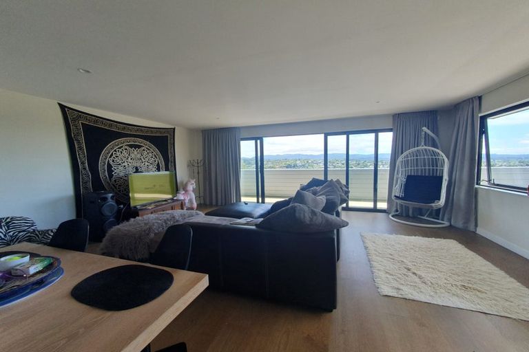 Photo of property in 1 Mataki Way, Glen Eden, Auckland, 0602