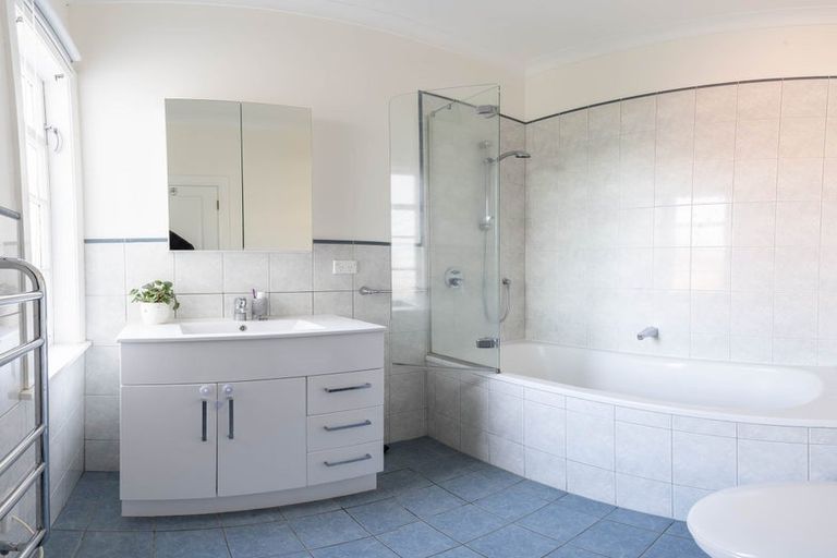 Photo of property in 189 Marine Parade, Seatoun, Wellington, 6022