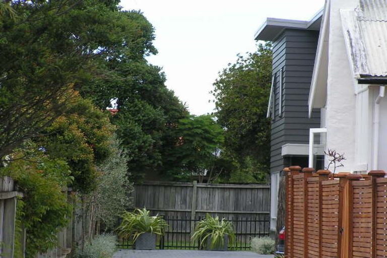 Photo of property in 1/92 Eversleigh Road, Belmont, Auckland, 0622