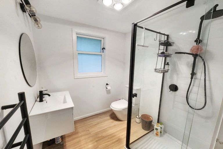 Photo of property in 2/5 Coates Grove, Silverstream, Upper Hutt, 5019