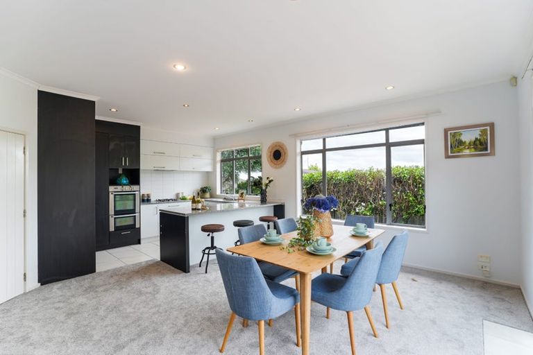 Photo of property in 12 Kouras Place, Flat Bush, Auckland, 2016