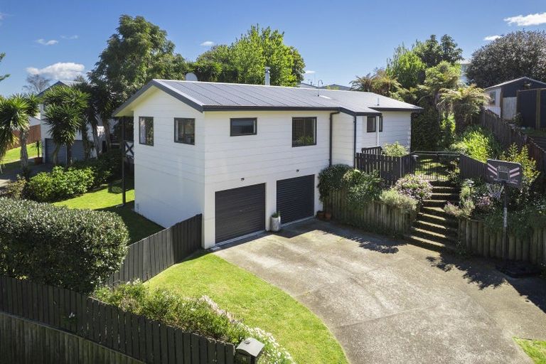 Photo of property in 18 Dunton Drive, Welcome Bay, Tauranga, 3112