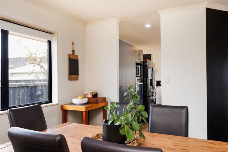 Photo of property in 17 Daniel Place, Kelvin Grove, Palmerston North, 4414