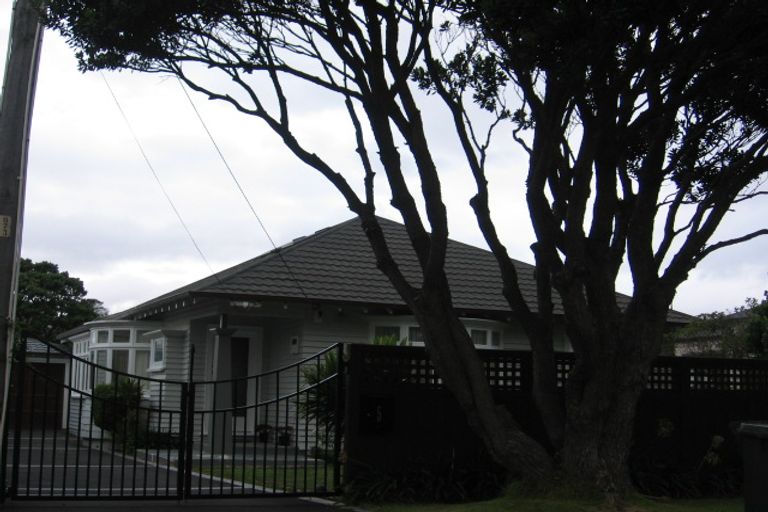 Photo of property in 5 Mantell Street, Seatoun, Wellington, 6022