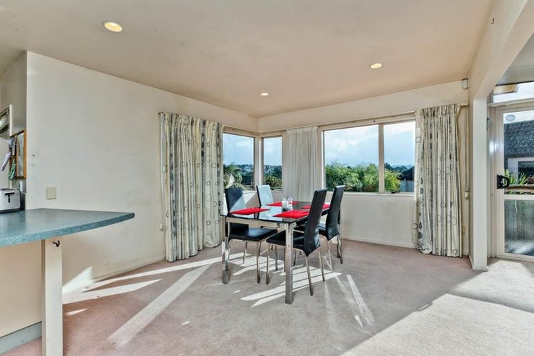 Photo of property in 8 Mandeville Place, Unsworth Heights, Auckland, 0632