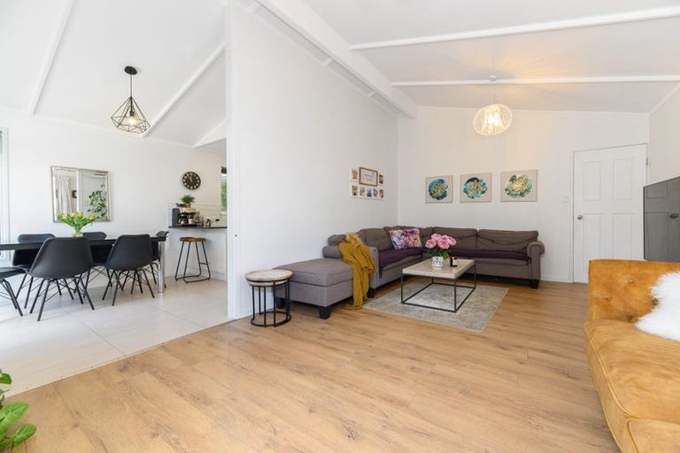 Photo of property in 17 Morriggia Place, Bayview, Auckland, 0629