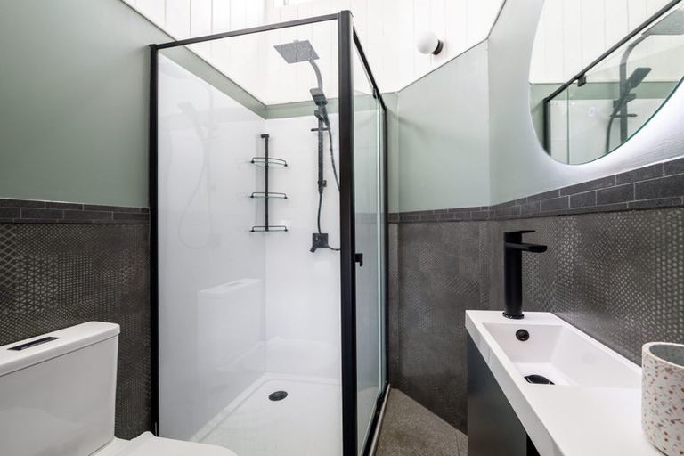 Photo of property in 77 Te Wahapu Road, Russell, 0272