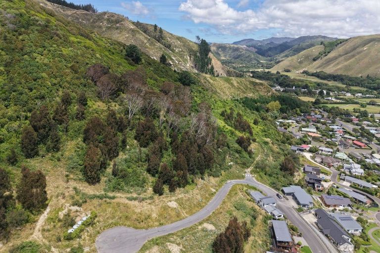 Photo of property in 108 Kakariki Grove, Waikanae, 5036