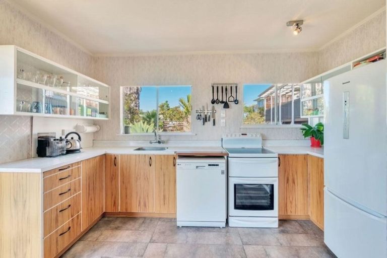 Photo of property in 57 Kirby Street, Glendene, Auckland, 0602