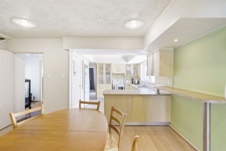 Photo of property in 8 Darcy Place, Massey, Auckland, 0614