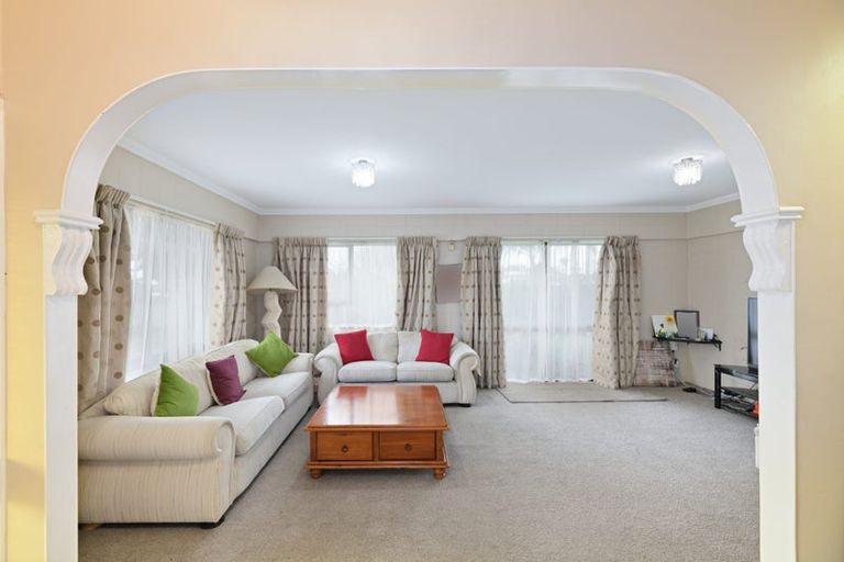 Photo of property in 4 Roberts Road, Te Atatu South, Auckland, 0610