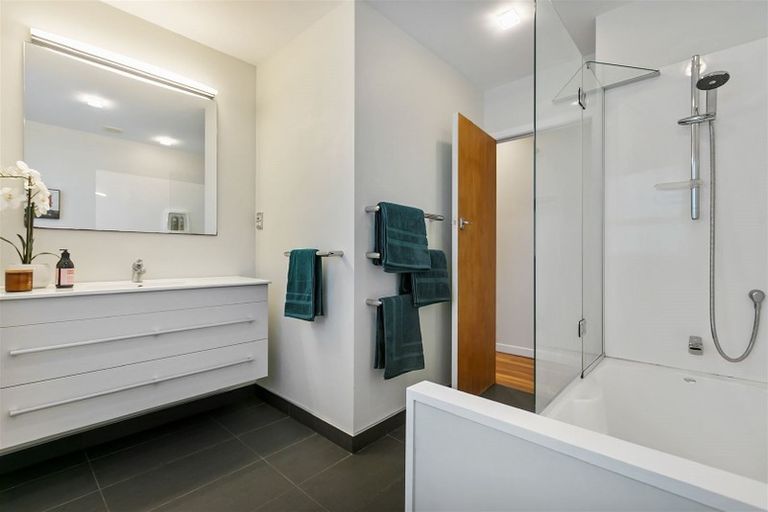 Photo of property in 1/266 Forrest Hill Road, Forrest Hill, Auckland, 0620