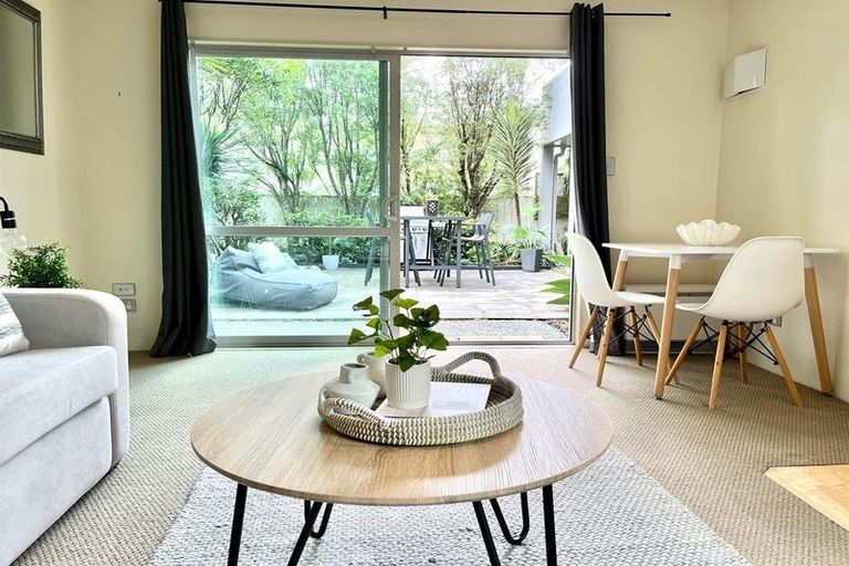 Photo of property in 1/39 Wade River Road, Stanmore Bay, Whangaparaoa, 0932