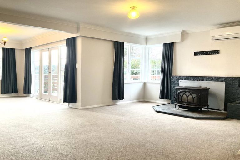 Photo of property in 136 Wyndham Road, Pinehaven, Upper Hutt, 5019
