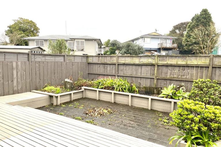 Photo of property in 10 Albemarle Place, Massey, Auckland, 0614