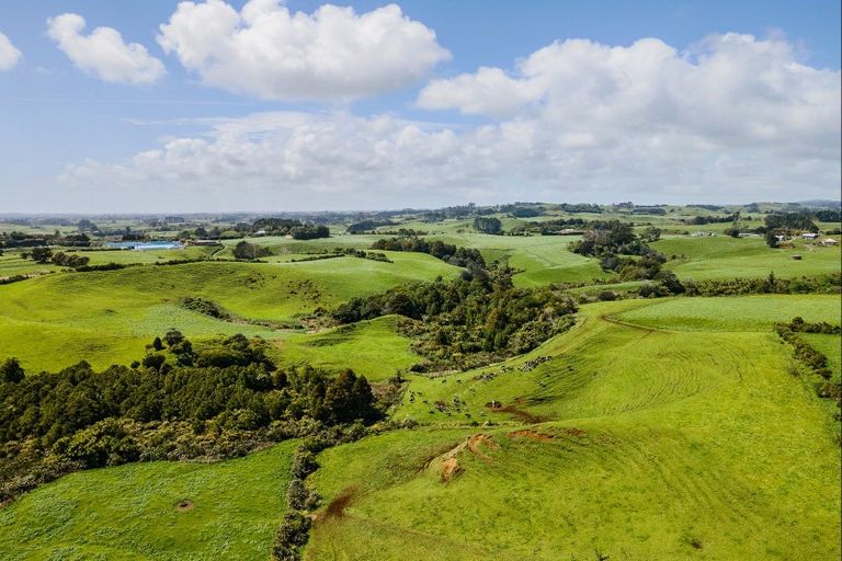 Photo of property in 629 South Road, Omata, New Plymouth, 4374