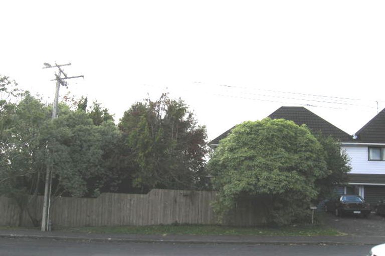 Photo of property in 2/2a Sunnynook Road, Sunnynook, Auckland, 0620