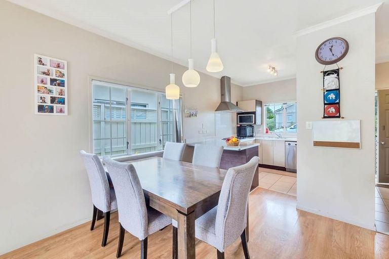 Photo of property in 10 Mulvaney Crescent, Henderson, Auckland, 0612