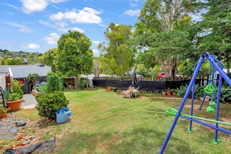 Photo of property in 2 Hollyhock Place, Browns Bay, Auckland, 0630