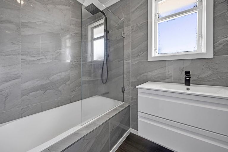 Photo of property in 37 Kamahi Avenue, Hawera, 4610